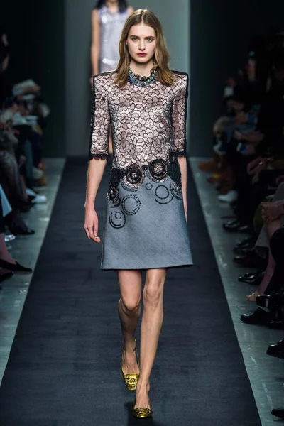 Look 32